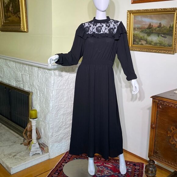 Retro Black Ruffle, Lace & Puffy Sleeves Maxi Dress - Picture 2 of 9